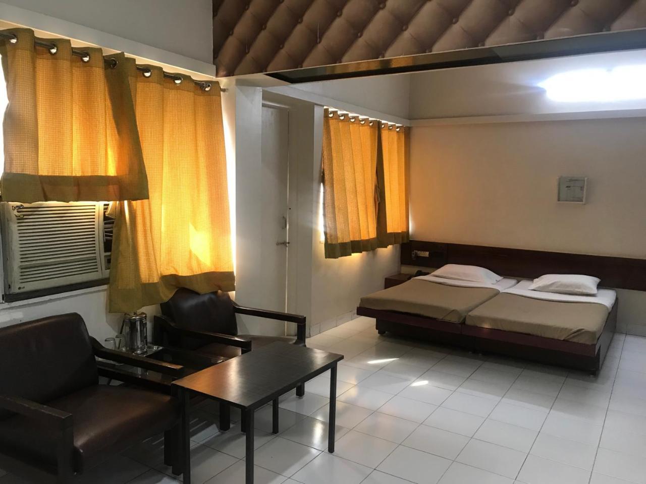 Hotel Maurya Residency Pune Esterno foto