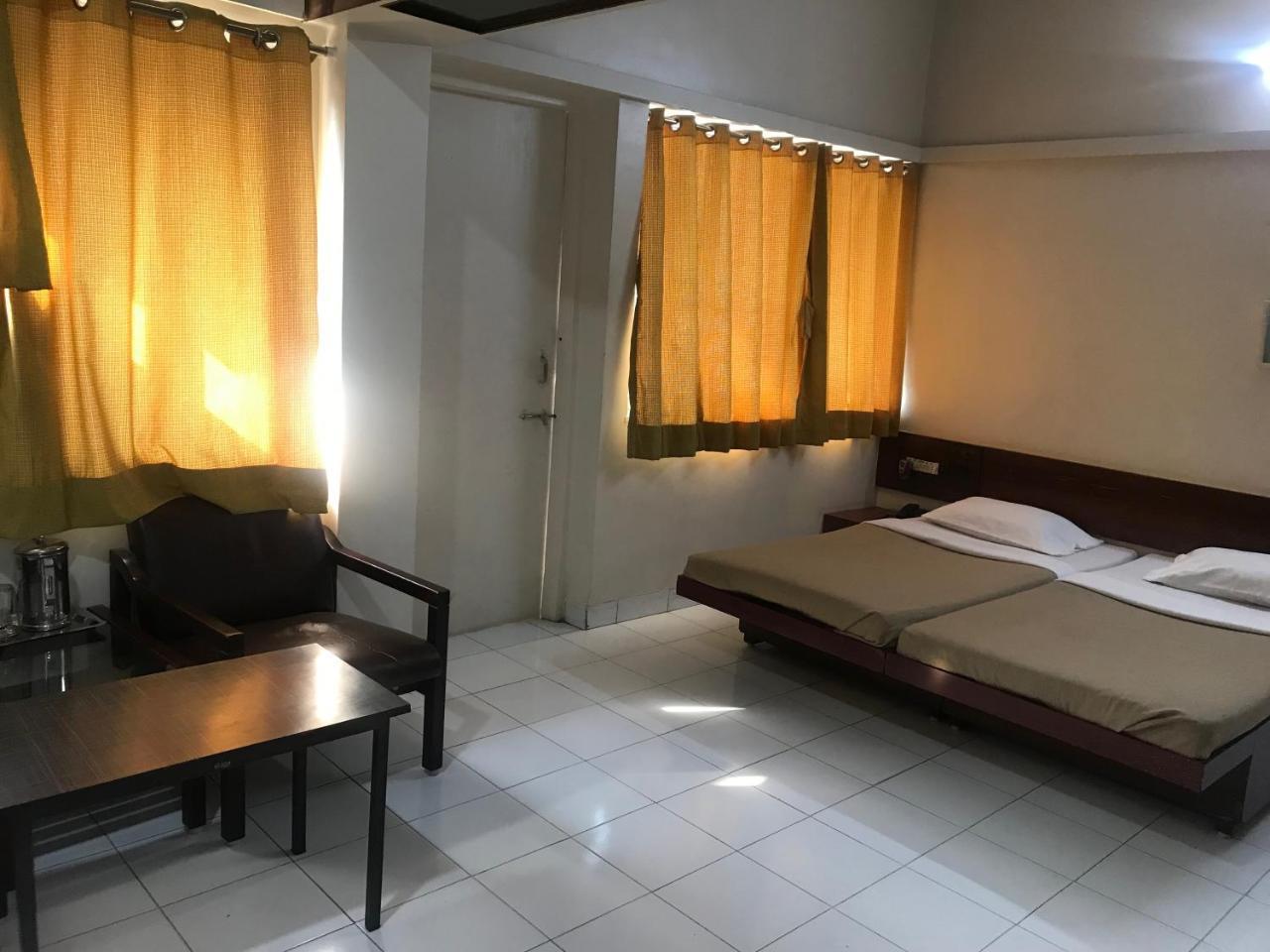 Hotel Maurya Residency Pune Esterno foto